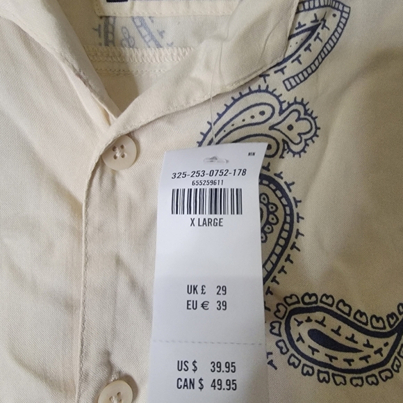 Hollister Men's Paisley Button Down Shirt - Picture 5 of 6